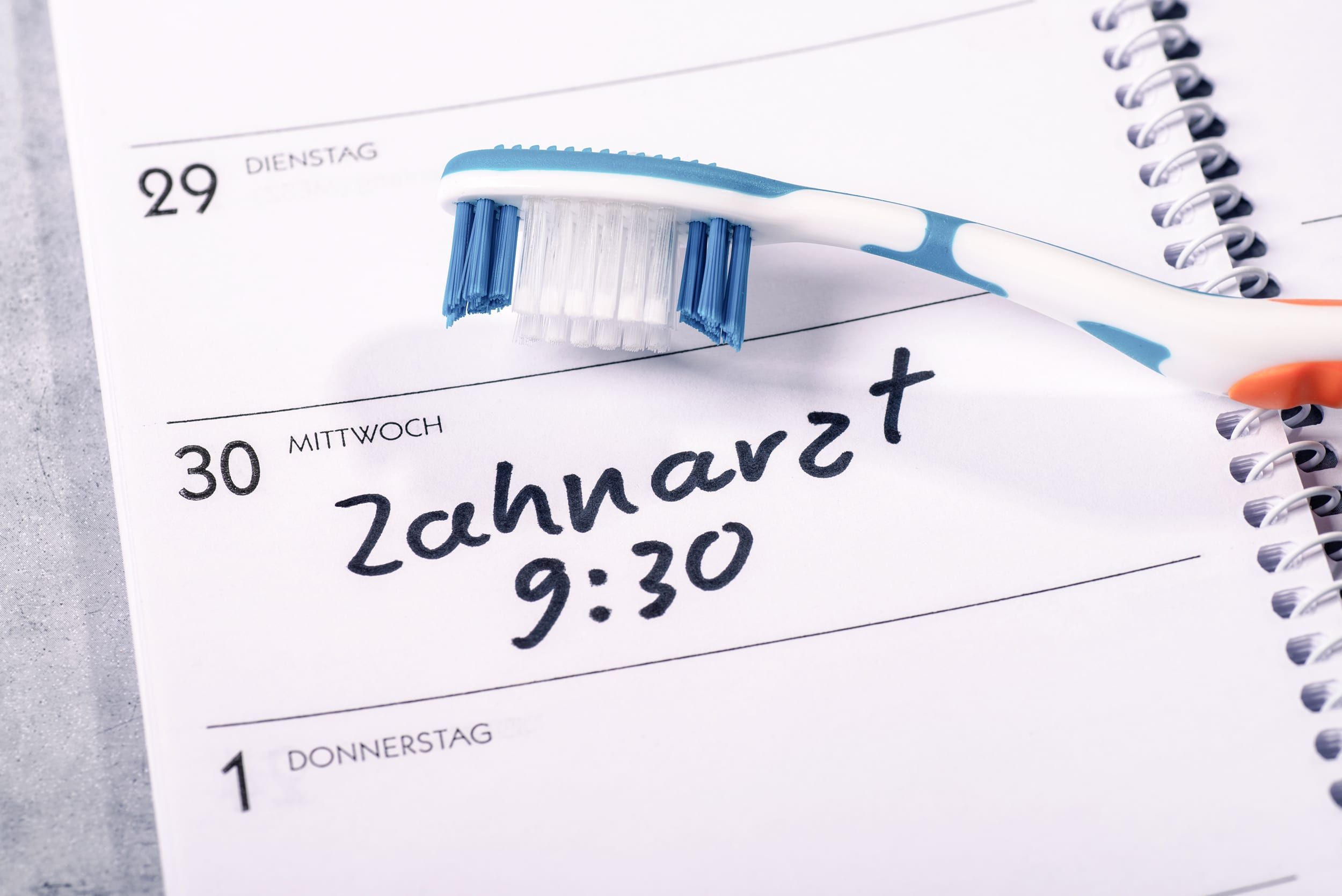 Zahnarzttermin zur professionellen Zahnreinigung bei Jahn und Kollegen